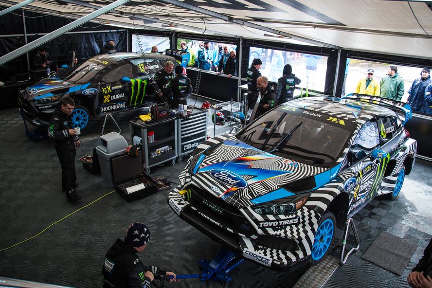 Building upon his successes during Day 1 of World Rallycross Portugal—initially holding the fastest lap in open practice, winning his Qualifying 1 race (which also happened to be the first-ever competitive outing for the Focus RS RX) and finishing out the day 4th overall in the standings—Hoonigan Racing Division’s Andreas Bakkerud returned to the track in Portugal on Day 2 with the straightforward goal: make it to the final in his brand-new Ford Focus RS RX rallycross car. As it would turn out, he did one better than that, making it all the way to the final where he finished 4th overall.