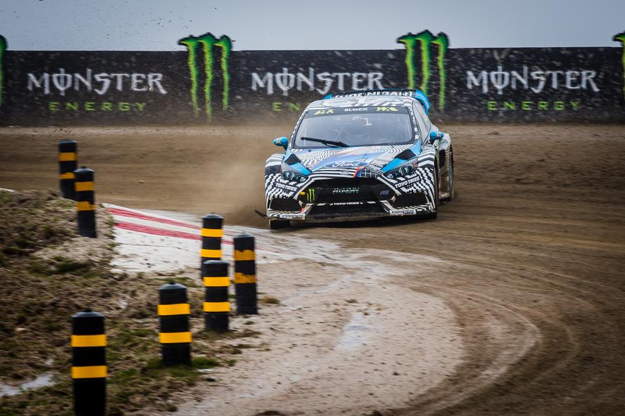 Building upon his successes during Day 1 of World Rallycross Portugal—initially holding the fastest lap in open practice, winning his Qualifying 1 race (which also happened to be the first-ever competitive outing for the Focus RS RX) and finishing out the day 4th overall in the standings—Hoonigan Racing Division’s Andreas Bakkerud returned to the track in Portugal on Day 2 with the straightforward goal: make it to the final in his brand-new Ford Focus RS RX rallycross car. As it would turn out, he did one better than that, making it all the way to the final where he finished 4th overall.