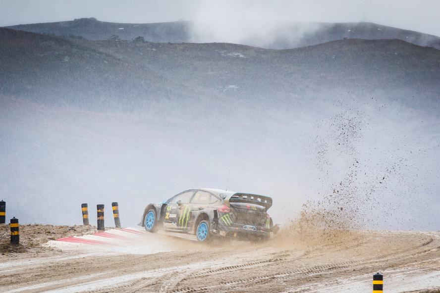Building upon his successes during Day 1 of World Rallycross Portugal—initially holding the fastest lap in open practice, winning his Qualifying 1 race (which also happened to be the first-ever competitive outing for the Focus RS RX) and finishing out the day 4th overall in the standings—Hoonigan Racing Division’s Andreas Bakkerud returned to the track in Portugal on Day 2 with the straightforward goal: make it to the final in his brand-new Ford Focus RS RX rallycross car. As it would turn out, he did one better than that, making it all the way to the final where he finished 4th overall.