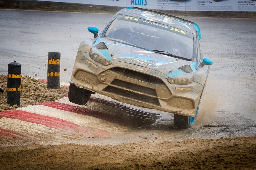 Building upon his successes during Day 1 of World Rallycross Portugal—initially holding the fastest lap in open practice, winning his Qualifying 1 race (which also happened to be the first-ever competitive outing for the Focus RS RX) and finishing out the day 4th overall in the standings—Hoonigan Racing Division’s Andreas Bakkerud returned to the track in Portugal on Day 2 with the straightforward goal: make it to the final in his brand-new Ford Focus RS RX rallycross car. As it would turn out, he did one better than that, making it all the way to the final where he finished 4th overall.