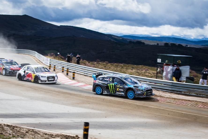 Building upon his successes during Day 1 of World Rallycross Portugal—initially holding the fastest lap in open practice, winning his Qualifying 1 race (which also happened to be the first-ever competitive outing for the Focus RS RX) and finishing out the day 4th overall in the standings—Hoonigan Racing Division’s Andreas Bakkerud returned to the track in Portugal on Day 2 with the straightforward goal: make it to the final in his brand-new Ford Focus RS RX rallycross car. As it would turn out, he did one better than that, making it all the way to the final where he finished 4th overall.