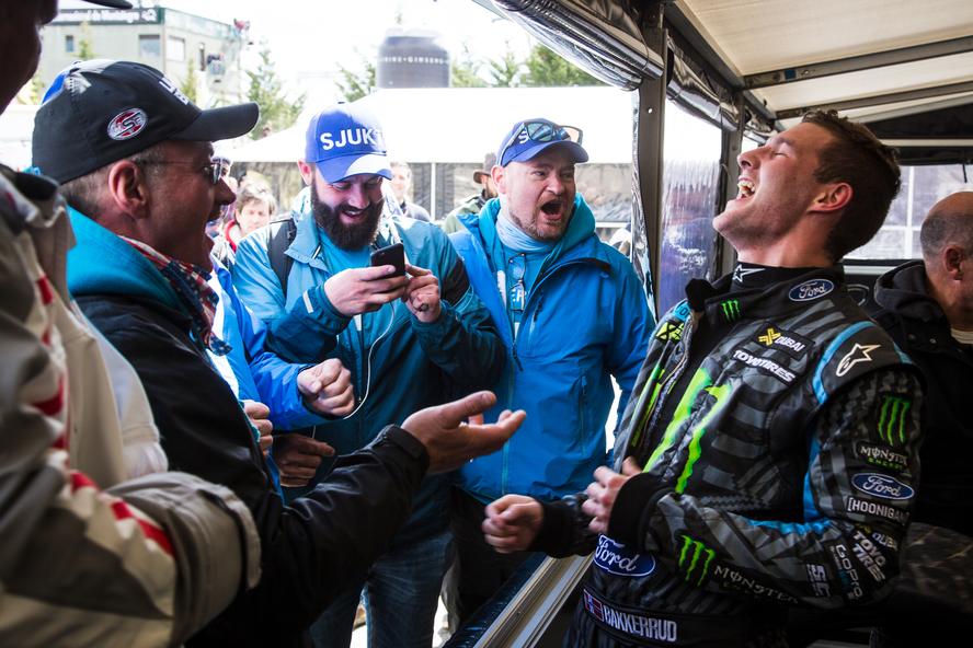 Building upon his successes during Day 1 of World Rallycross Portugal—initially holding the fastest lap in open practice, winning his Qualifying 1 race (which also happened to be the first-ever competitive outing for the Focus RS RX) and finishing out the day 4th overall in the standings—Hoonigan Racing Division’s Andreas Bakkerud returned to the track in Portugal on Day 2 with the straightforward goal: make it to the final in his brand-new Ford Focus RS RX rallycross car. As it would turn out, he did one better than that, making it all the way to the final where he finished 4th overall.