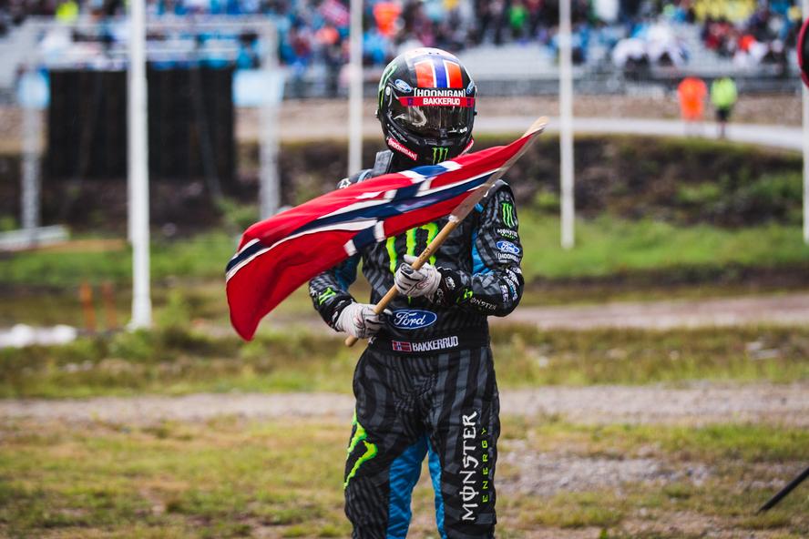 Hoonigan Racing Division’s Andreas Bakkerud continued on his streak of making World Rallycross history by winning this past weekend’s event in Höljes, Sweden. The win marks the first-ever back-to-back win for the all-new Ford Focus RS RX rallycross car, as well as the first-ever back-to-back win in World RX for Hoonigan Racing Division.