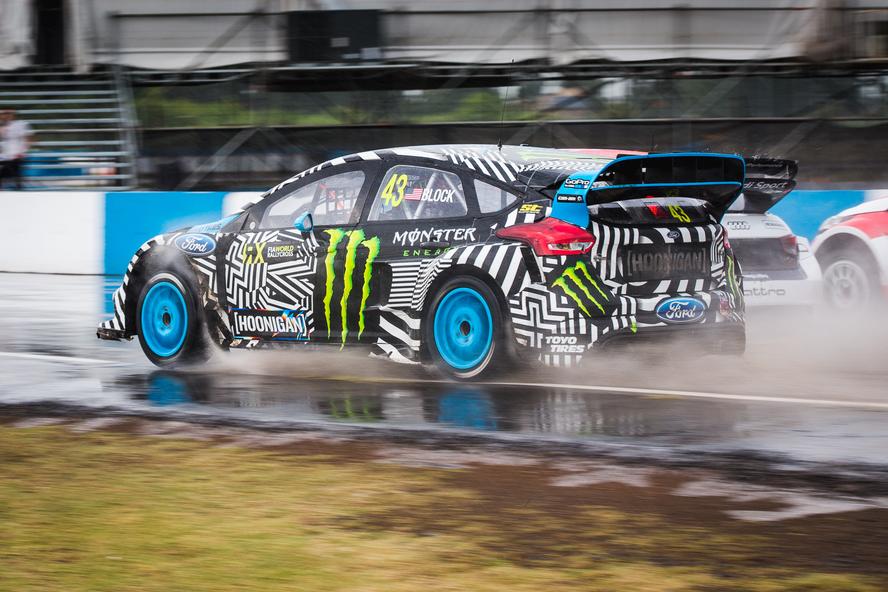 Hoonigan Racing Division’s Andreas Bakkerud finished the final round of the 2016 World Rallycross Championship with three trophies on the podium: a 1st place for winning the race, a Monster Energy Supercharge Award for being first to the first corner in the final and a 3rd place in the overall 2016 championship!