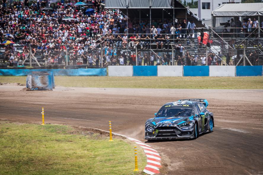 Hoonigan Racing Division’s Andreas Bakkerud finished the final round of the 2016 World Rallycross Championship with three trophies on the podium: a 1st place for winning the race, a Monster Energy Supercharge Award for being first to the first corner in the final and a 3rd place in the overall 2016 championship!
