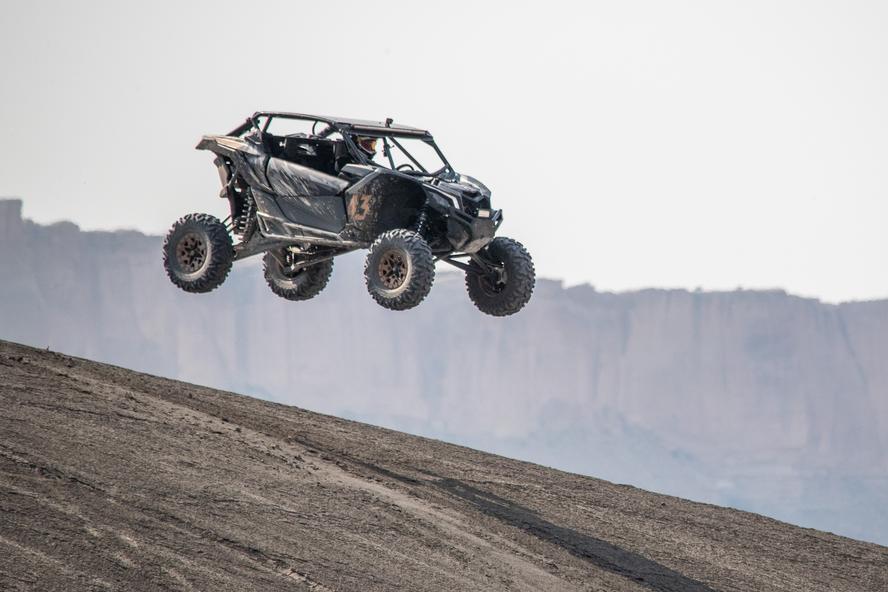 Recently, GoPro announced their all-new Hero 7 camera, a massive step up in their product offerings in terms of image quality, as well as image stabilization in-camera. To help kick off that launch, the GoPro team flew out to Ken Block’s home state of Utah to go and document Block doing what he does best when he’s home: having fun with some of his toys. In this case, it was his customized Can-Am Maverick X3 rs turbo and in two different locations. The first one was Sand Hollow State Park, a favorite Utah destination of Block and his family for the variety of outdoor activities they can do there. The other location was Swing Arm City, in Southern Utah. A location Block is intimately familiar with from previous Can-Am trips, as well as the filming of his epic Terrakhana video project, which also utilized the location.