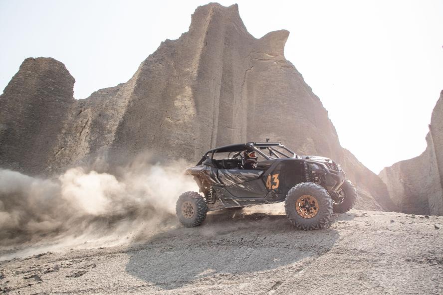 Recently, GoPro announced their all-new Hero 7 camera, a massive step up in their product offerings in terms of image quality, as well as image stabilization in-camera. To help kick off that launch, the GoPro team flew out to Ken Block’s home state of Utah to go and document Block doing what he does best when he’s home: having fun with some of his toys. In this case, it was his customized Can-Am Maverick X3 rs turbo and in two different locations. The first one was Sand Hollow State Park, a favorite Utah destination of Block and his family for the variety of outdoor activities they can do there. The other location was Swing Arm City, in Southern Utah. A location Block is intimately familiar with from previous Can-Am trips, as well as the filming of his epic Terrakhana video project, which also utilized the location.